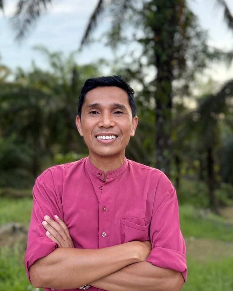 Rahmat, local guide in Borneo